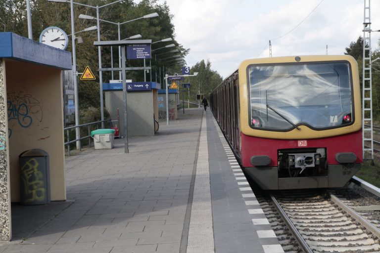 S-Bahn im Bahnhof Blankenfelde, Foto: VBB GmbH/ Jamal Damash