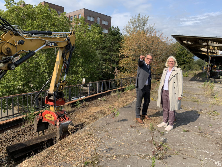 Senatorin Günther (SenUVK) und Ronald Pofalla Vorstand Infrastruktur der Deutschen Bahn) besichtigen die Baustelle, Foto Deutsche Bahn