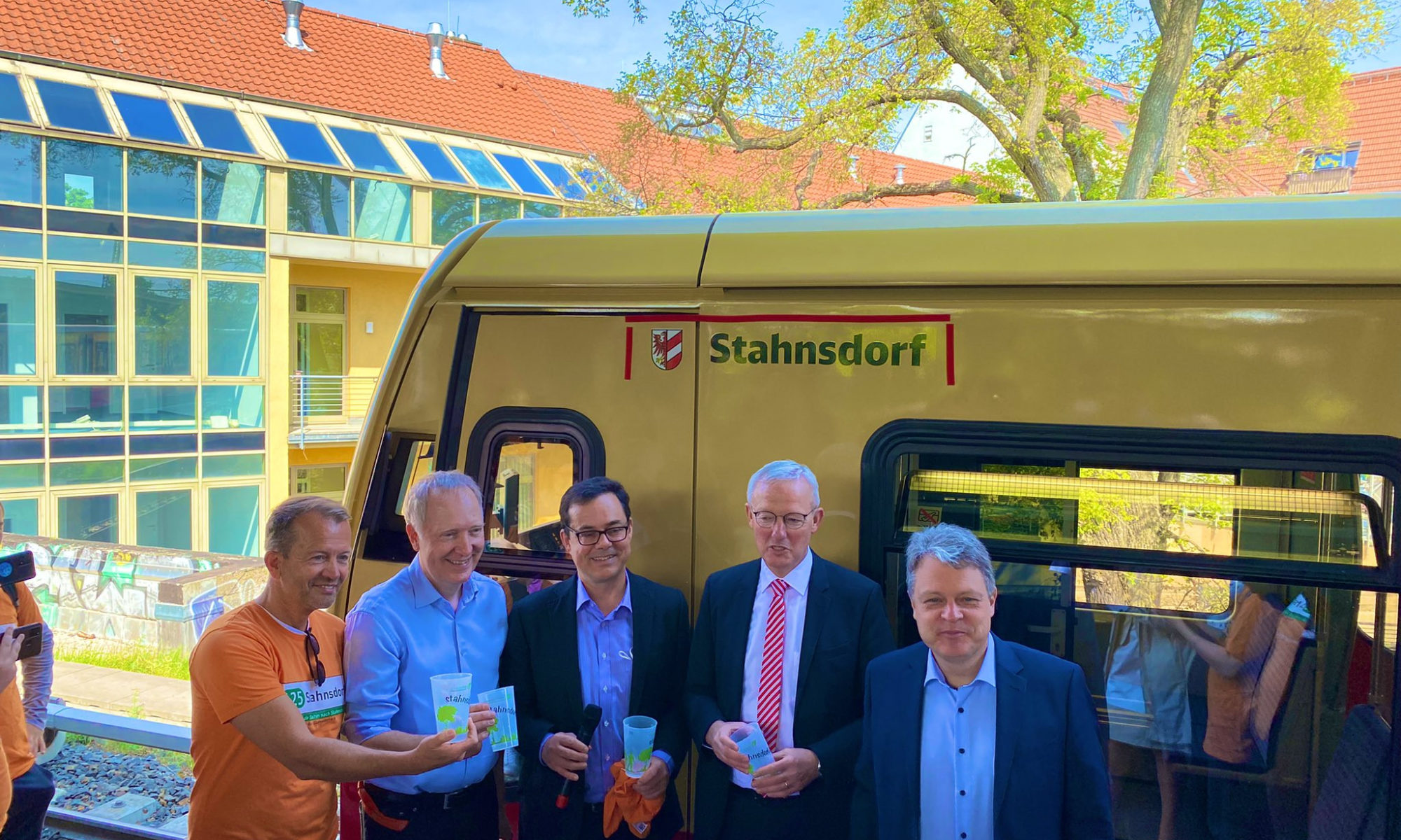 Zugtaufe in Babelsberg mit dabei v.l.: Pro S-Bahn Stahnsdorf e.V. Vorsitzender Thomas Ehrich, DB-Konzernbevollmächtigter Alexander Kaczmarek, S-Bahn-Chef Peter Buchner, Brandenburgs Infrastrukturminister Guido Beermann, Bürgermeister von Stahnsdorf Bernd Albers, Foto S-Bahn Berlin