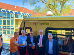 Zugtaufe in Babelsberg mit dabei v.l.: Pro S-Bahn Stahnsdorf e.V. Vorsitzender Thomas Ehrich, DB-Konzernbevollmächtigter Alexander Kaczmarek, S-Bahn-Chef Peter Buchner, Brandenburgs Infrastrukturminister Guido Beermann, Bürgermeister von Stahnsdorf Bernd Albers, Foto S-Bahn Berlin