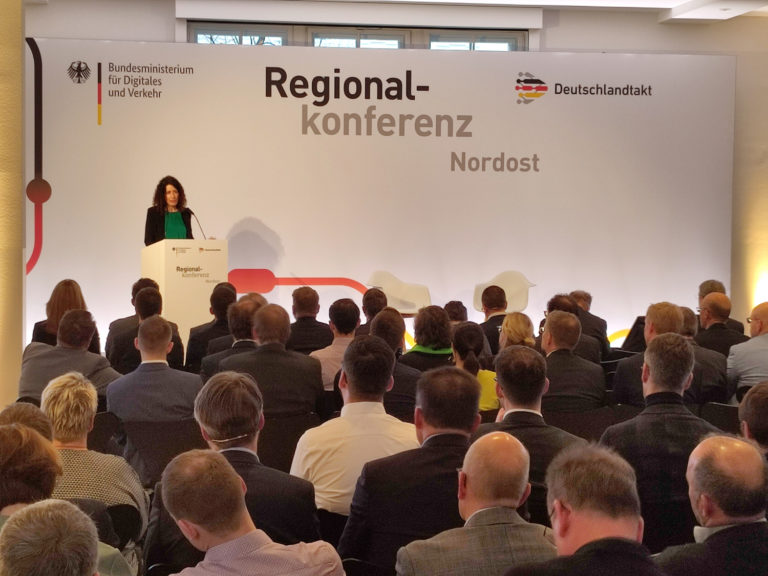 Deutschlandtakt Regionalkonferenz Nordost, u.a. mit Mobilitätssenatorin Bettina Jarasch, Foto VBB