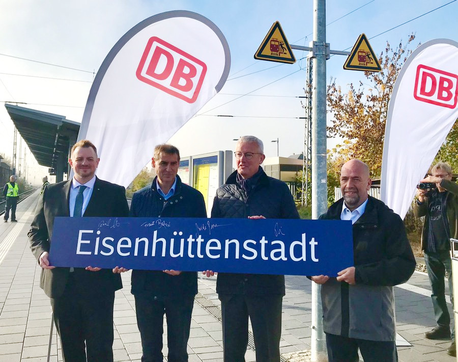 Daniel Euteneuer (DB Station&Service), Frank Balzer (Bürgermeister Eisenhüttenstadt), Guido Beermann (Minister Brandenburg) und Thomas Dill (VBB) bei der Einweihung des modernisierten Bahnhofs, Foto MIL