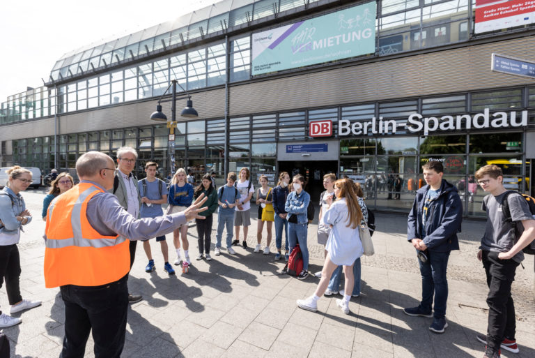 Begehung des Bahnhofs Berlin Spandau im Rahmen des i2030-Planspiel, Foto: Deutsche Bahn