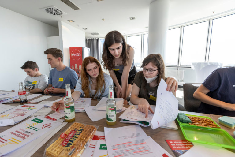 Planspiel mit Schüler*innen des Otto-Nagel-Gymnasiums aus Berlin Biesdorf, Foto: Deutsche Bahn