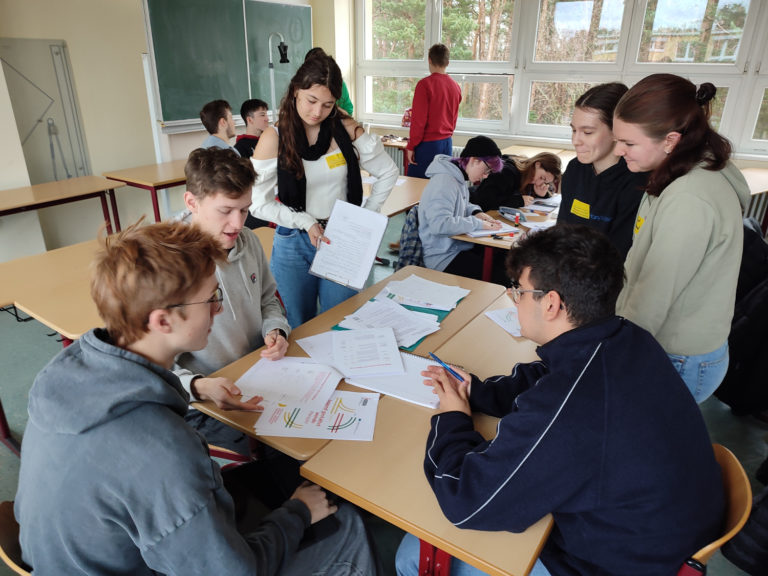 Planspiel mit Schüler*innen des Lise-Meitner-Gymnasiums in Falkensee, Foto: VBB