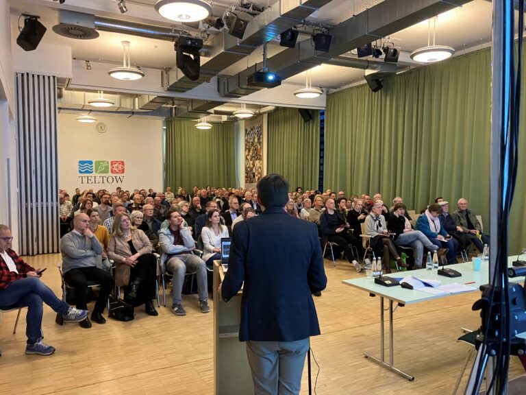 i2030-Infoveranstaltung zur S-Bahnverlängerung Teltow nach Stahnsdorf im Rathaus Teltow, Stubenrauch-Saal, Foto DB InfraGO AG