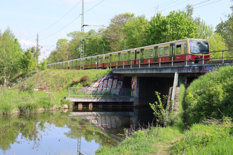 Erweiterung der Brücke am Nottekanal für Umbau der nördlichen Einfahrt am Bahnhof Königs Wusterhausen , Foto: VBB, Fülling