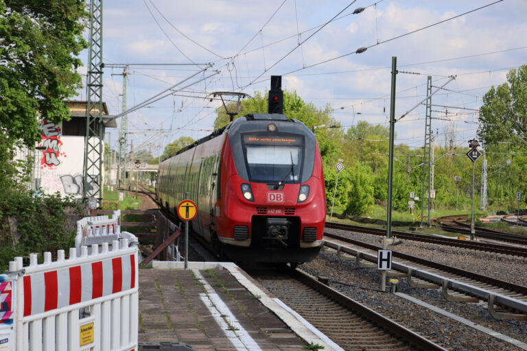 Einfahrender Zug am Bahnhof Königs Wusterhausen, Foto: VBB, Fülling