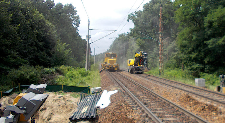 RE1-Bahnsteigverlängerung in Hangelsberg, Vorbereitung der neuen Bahnsteigkanten , Foto DB InfraGO AG