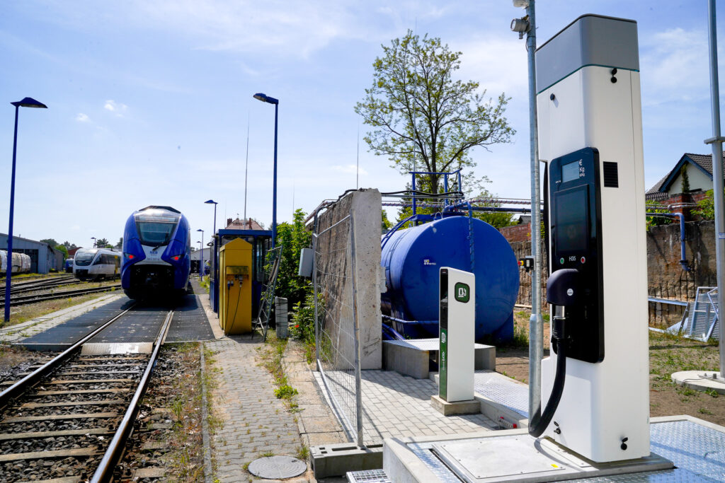 Start des Probetriebs für die Wasserstofftankstelle in Basdorf für die NEB-Züge, Foto NEB