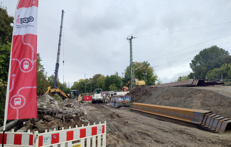 Baustart am Nottekanal für Umbau der nördlichen Einfahrt am Bahnhof Königs Wusterhausen , Foto: VBB