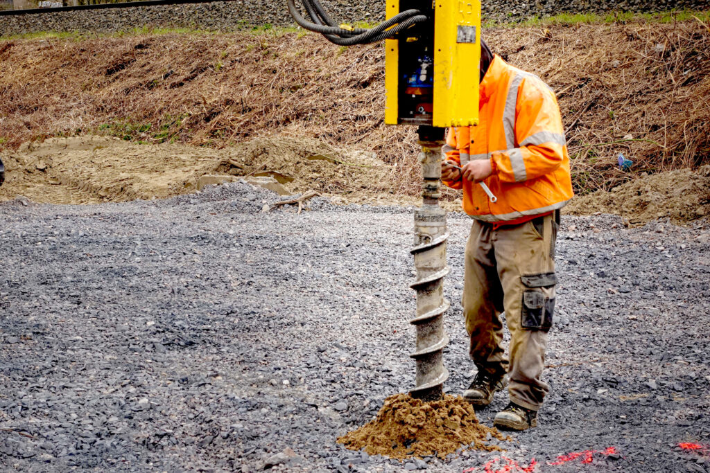 Baugrunduntersuchungen und Kampfmittelsondierungen werden auf der historischen Potsdamer Stammbahn durchgeführt, Foto: DB InfraGO AG, Nina Herff