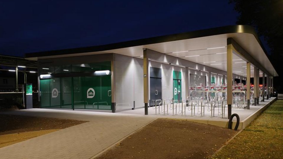 Beleuchteter VBB-RadPark in Eichwalde © Gemeinde Eichwalde