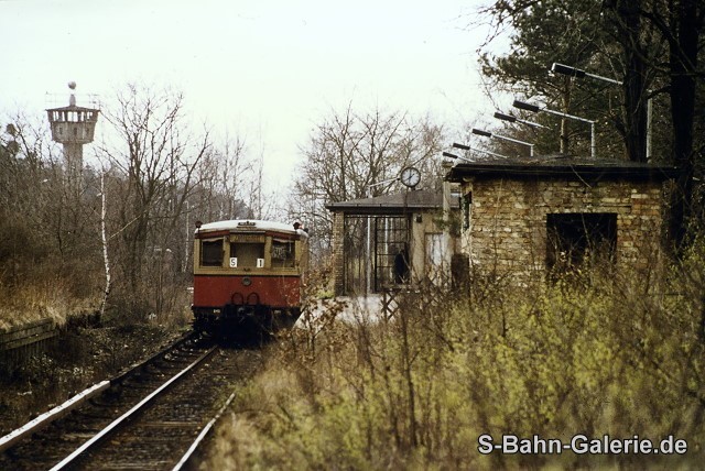 Ehemalige Endstation Düppel-Kleinmachnow auf der noch bis 1980 die S-Bahn verkehrte, Foto: Rudiger Berg (Sammlung Olaf Hoell)