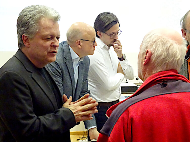 Die i2030-Projektpartner und der Bernd Albers, Bürgermeister von Stahnsdorf beantworten die Fragen der Gäste, Foto VBB GmbH