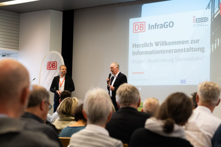 Zur neuen Siemensbahn Infoveranstaltung kamen über 200 interessierte Gäste, Foto DB InfraGO AG