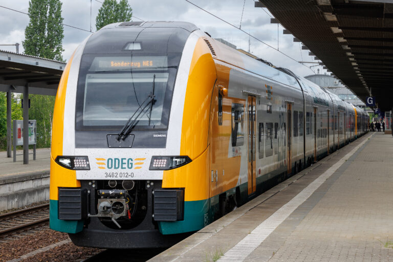 Das i2030-Projekt liefert die längeren Bahnsteige für die neuen 8-Teiler der ODEG auf dem RE1, Foto: ODEG