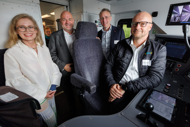 Das i2030-Projekt liefert die längeren Bahnsteige für die neuen 8-Teiler der ODEG auf dem RE1, Foto: ODEG