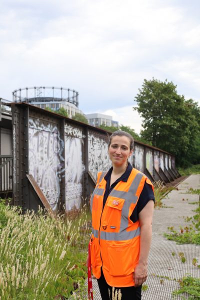 Leona-Rosalia Dühmke, Projektleiterin der DB InfraGO AG am Vohalte-Brückenbauwerk zum Innenring, Foto: VBB GmbH/Fülling